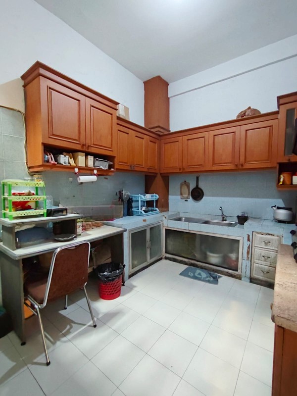 Rumah Hoek lokasi strategis dan Nyaman di Villa Gunung Lestari Ciputat