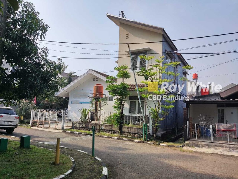 Rumah Nyaman 1.5 Lantai Komplek Arcamanik Bandung!