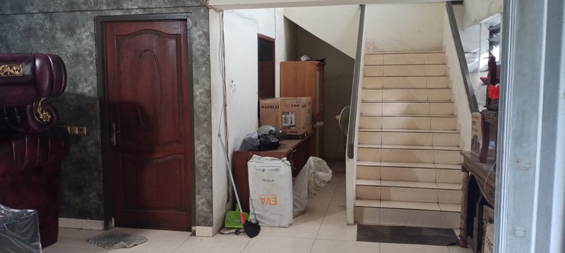 Properti Jalan Raya Dijual - Bangunan Luas + Fasilitas Lengkap