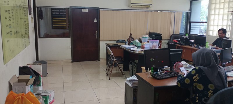 Properti Jalan Raya Dijual - Bangunan Luas + Fasilitas Lengkap