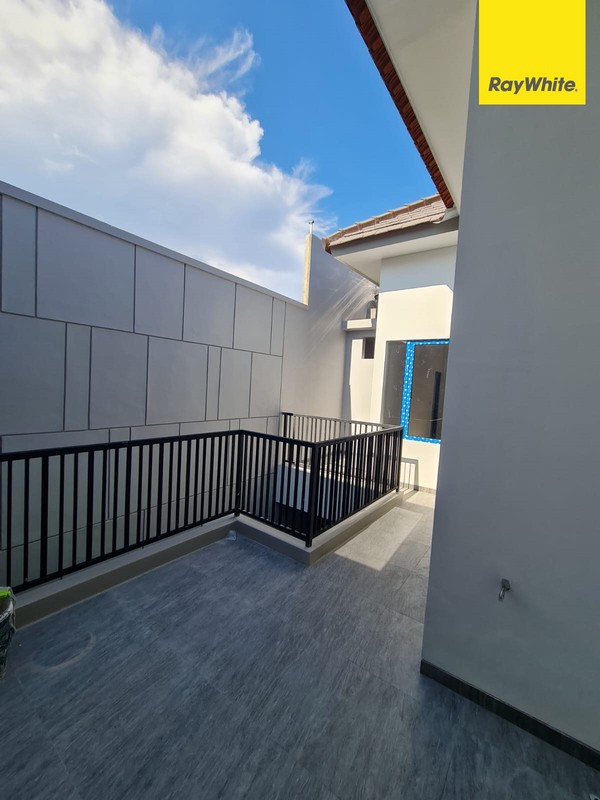 Dijual Rumah 2 lantai di Manyar Kertoadi Surabaya