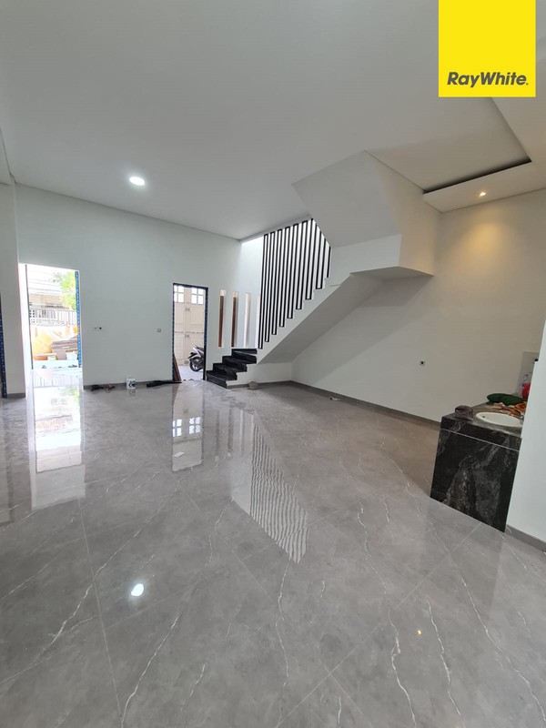 Dijual Rumah 2 lantai di Manyar Kertoadi Surabaya