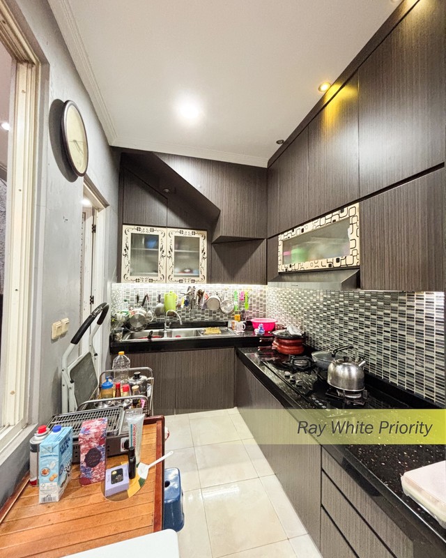 RUMAH MINIMALIS FULL FURNISHED DI KAWASAN ELIT ALAM SUTERA, TANGERANG SELATAN