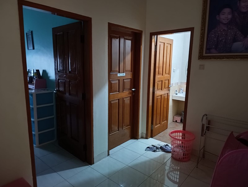 Rumah Luas 2 Lantai Hadap Taman di Kota Wisata 