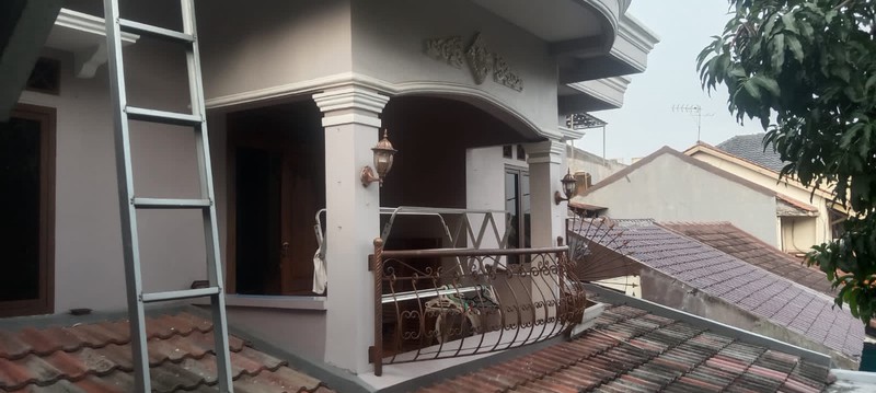 DI JUAL RUMAH SIAP HUNI BESERTA KOST2AN BESERTA FULL FURNISED JURANG MANGU,PONDOK AREN
