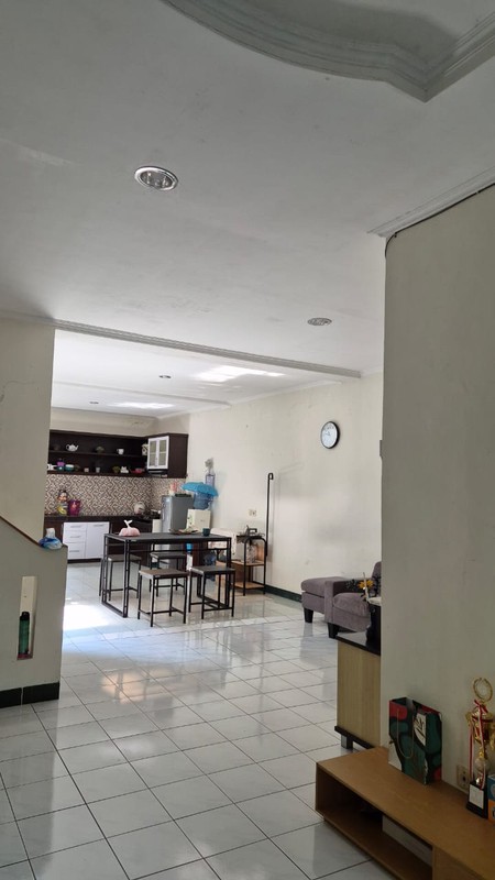 Rumah Bagus Siap Pakai di Komplek Setraduta