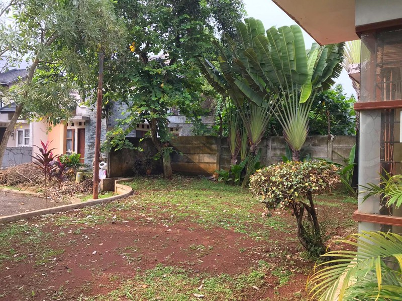 Rumah Hook, Dengan Halaman Luas, dan Nyaman @Taman Permata