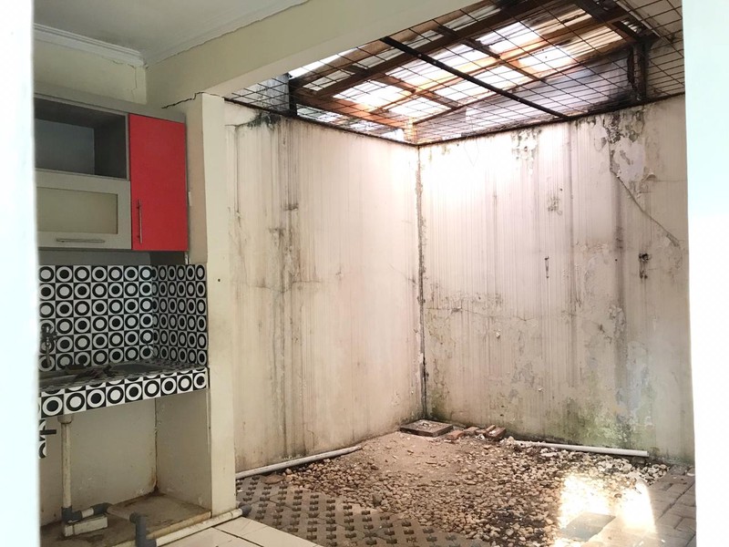 Rumah Hook, Dengan Halaman Luas, dan Nyaman @Taman Permata