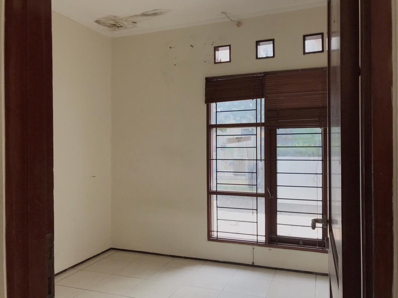 Rumah Hook, Dengan Halaman Luas, dan Nyaman @Taman Permata