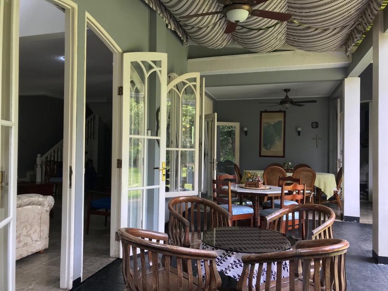 Rumah MEWAH, Halaman Luas, dan Hunian Asri @Bintaro