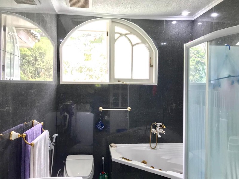 Rumah MEWAH, Halaman Luas, dan Hunian Asri @Bintaro