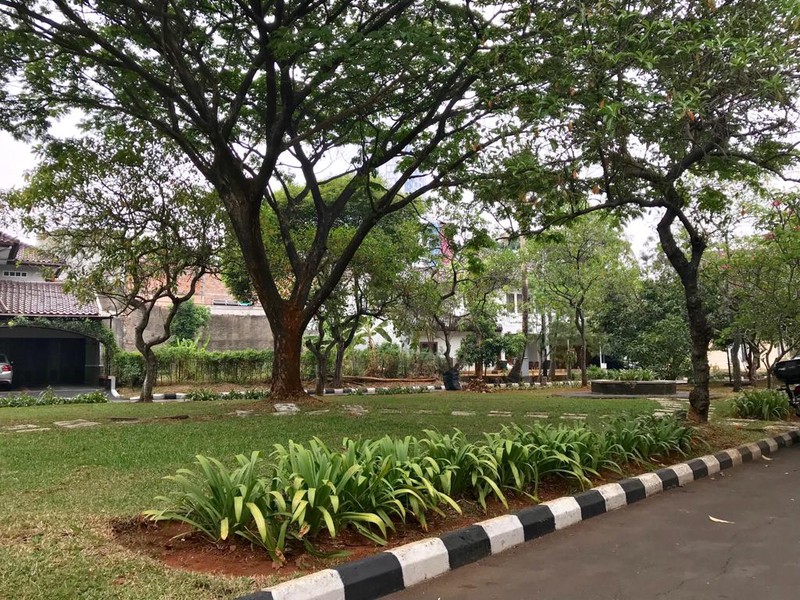 Rumah MEWAH, Halaman Luas, dan Hunian Asri @Bintaro