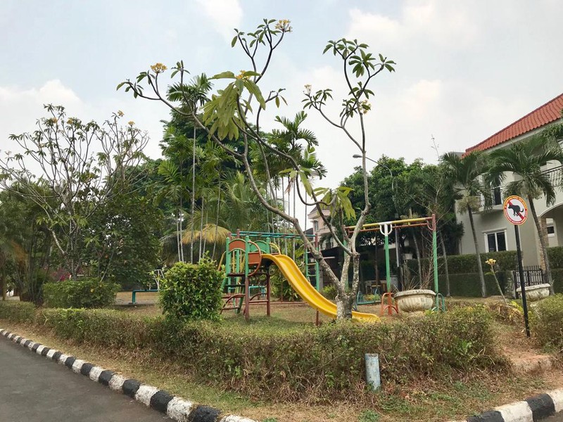 Rumah MEWAH, Halaman Luas, dan Hunian Asri @Bintaro