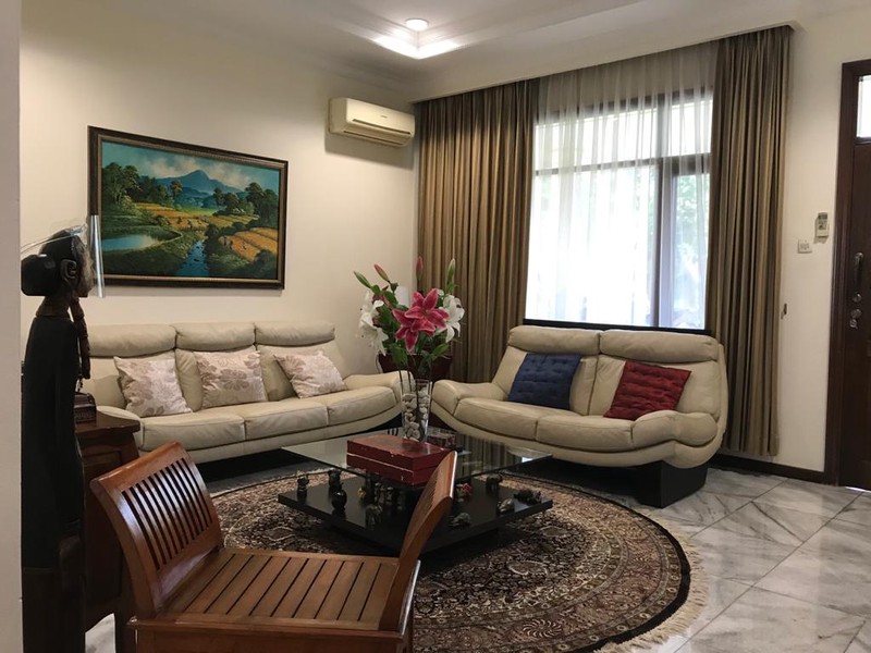 Rumah MEWAH, Lokasi Strategis dan Halaman Luas @Jl Anggur Barat, Cipete