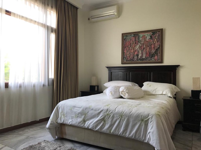 Rumah MEWAH, Lokasi Strategis dan Halaman Luas @Jl Anggur Barat, Cipete