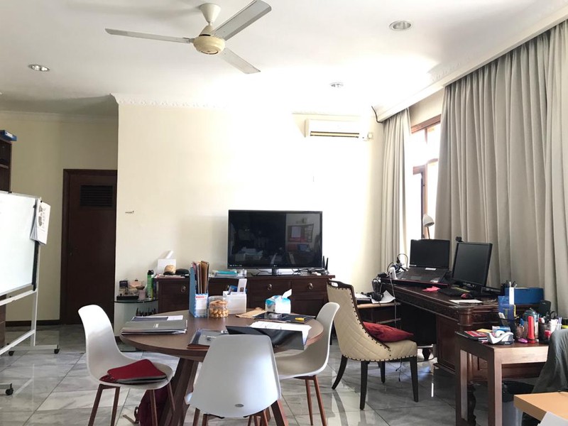 Rumah MEWAH, Lokasi Strategis dan Halaman Luas @Jl Anggur Barat, Cipete