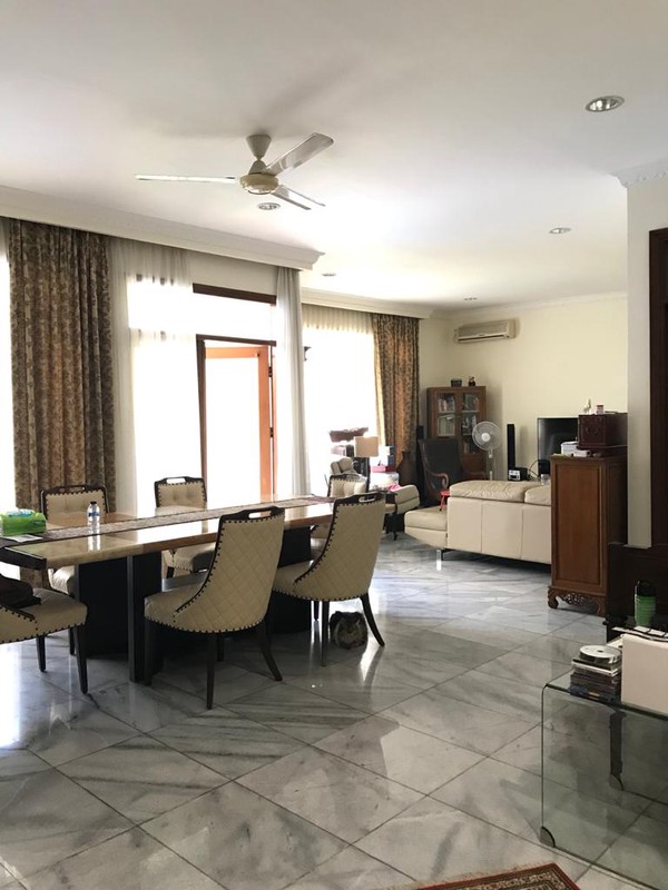 Rumah MEWAH, Lokasi Strategis dan Halaman Luas @Jl Anggur Barat, Cipete