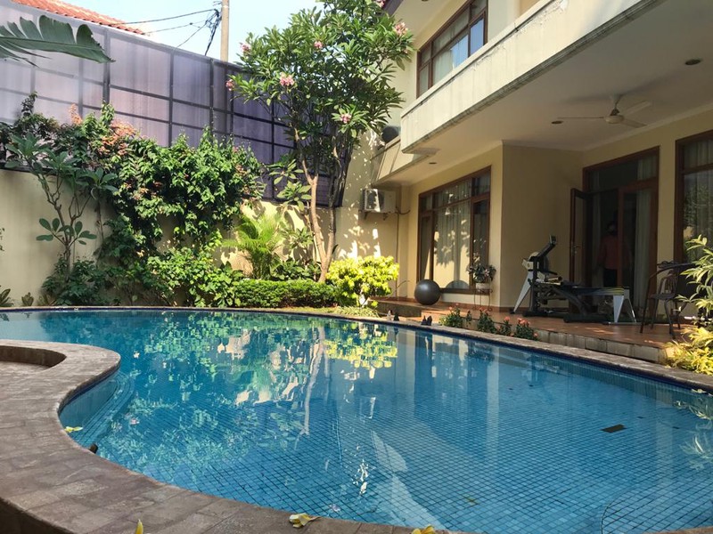 Rumah MEWAH, Lokasi Strategis dan Halaman Luas @Jl Anggur Barat, Cipete