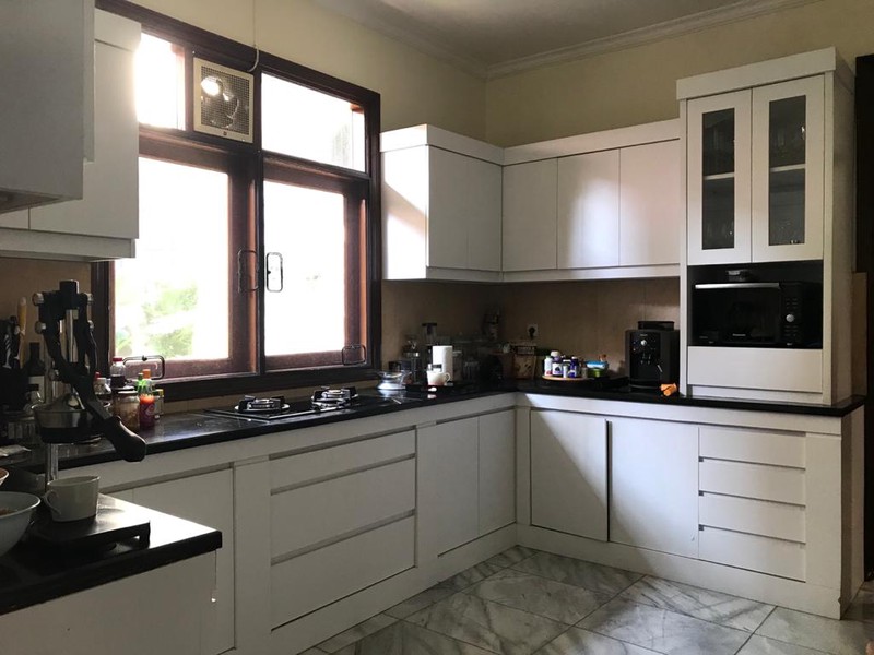 Rumah MEWAH, Lokasi Strategis dan Halaman Luas @Jl Anggur Barat, Cipete