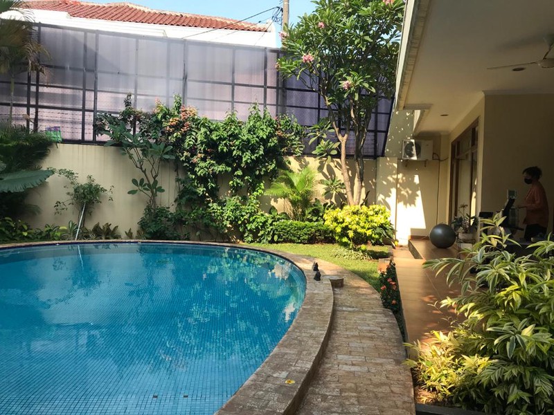 Rumah MEWAH, Lokasi Strategis dan Halaman Luas @Jl Anggur Barat, Cipete