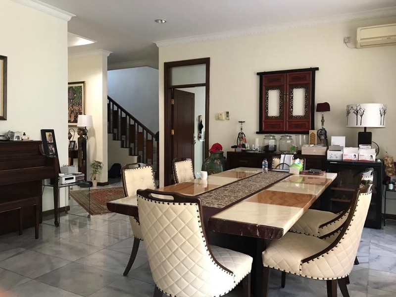 Rumah MEWAH, Lokasi Strategis dan Halaman Luas @Jl Anggur Barat, Cipete