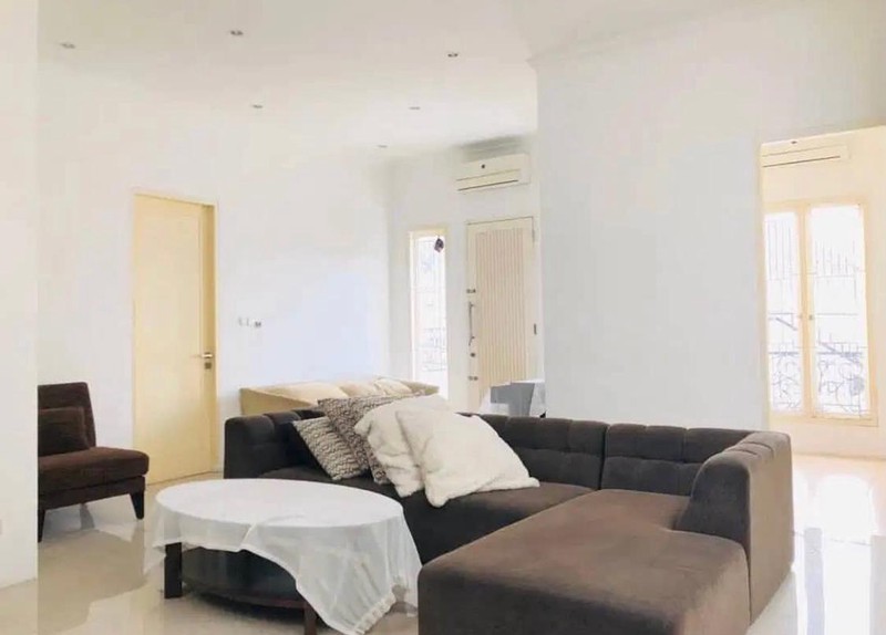 Rumah MEWAH dan Siap Huni, Lokasi Strategis @Mertilang, Bintaro