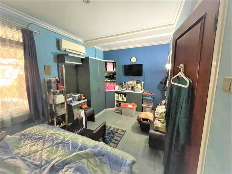 Rumah HOOK, Pinggir Jalan dan Strategis @Jl Merpati, Ciputat