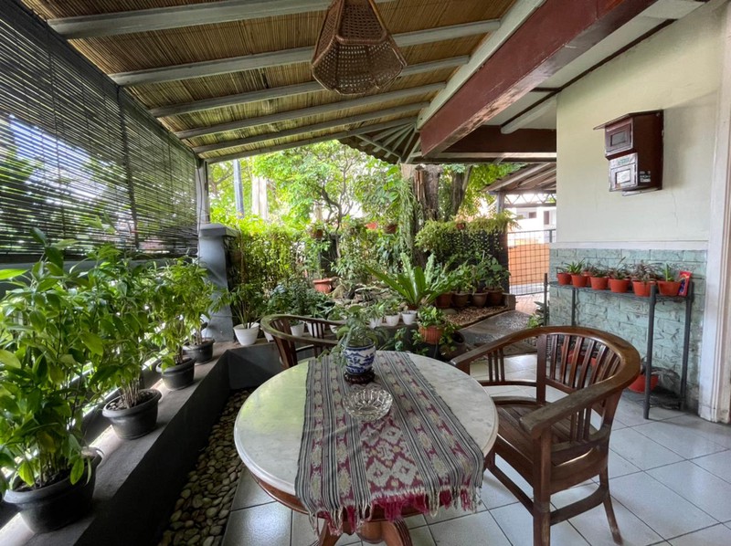 Rumah HOOK, Pinggir Jalan dan Strategis @Jl Merpati, Ciputat