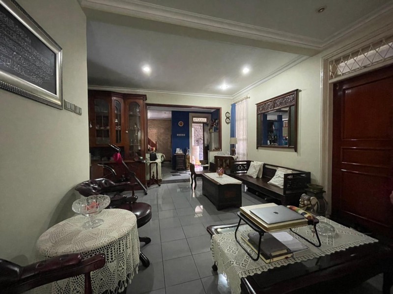 Rumah HOOK, Pinggir Jalan dan Strategis @Jl Merpati, Ciputat