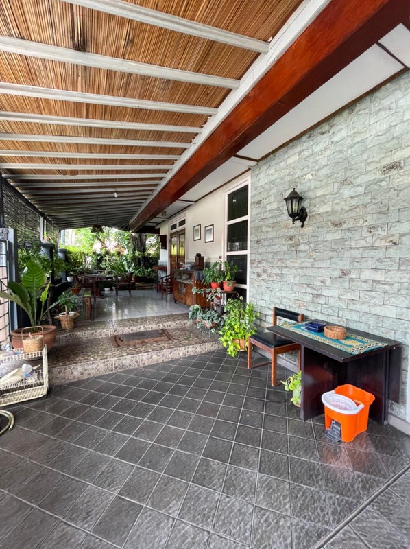 Rumah HOOK, Pinggir Jalan dan Strategis @Jl Merpati, Ciputat