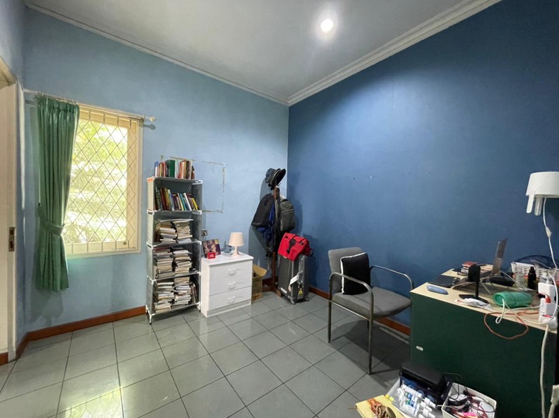 Rumah HOOK, Pinggir Jalan dan Strategis @Jl Merpati, Ciputat