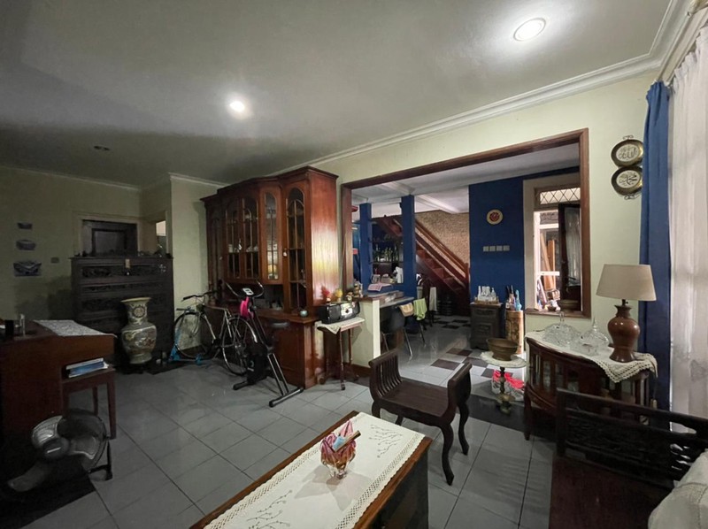 Rumah HOOK, Pinggir Jalan dan Strategis @Jl Merpati, Ciputat