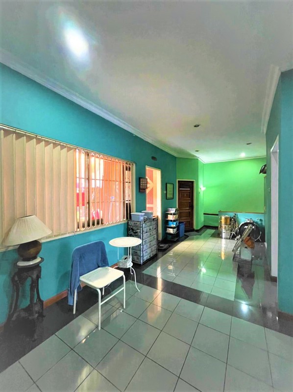 Rumah HOOK, Pinggir Jalan dan Strategis @Jl Merpati, Ciputat