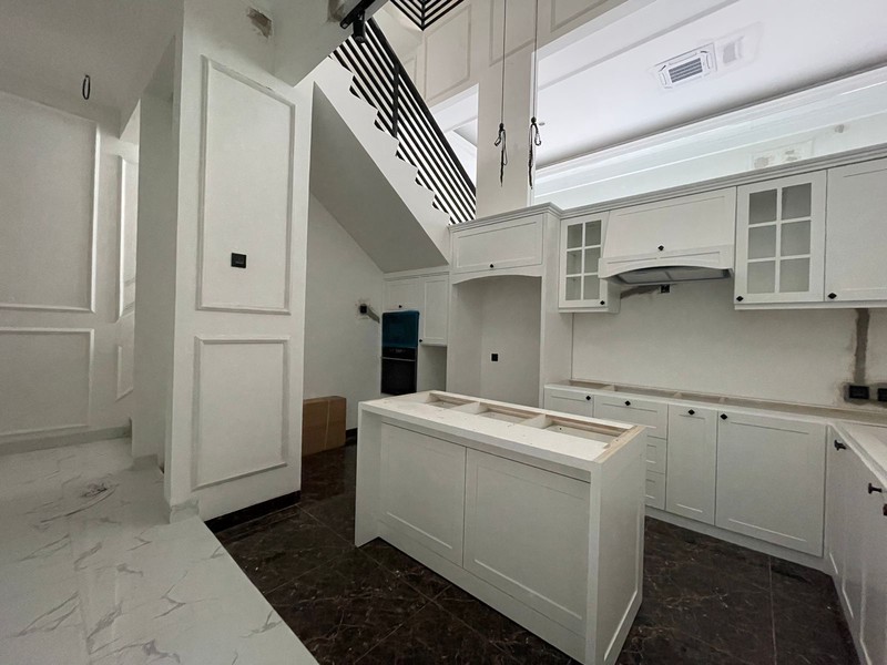 Rumah MEWAH Siap Huni dan Hunian Nyaman @Kebayoran Village