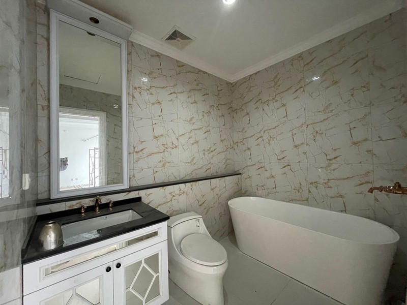 Rumah MEWAH Siap Huni dan Hunian Nyaman @Kebayoran Village