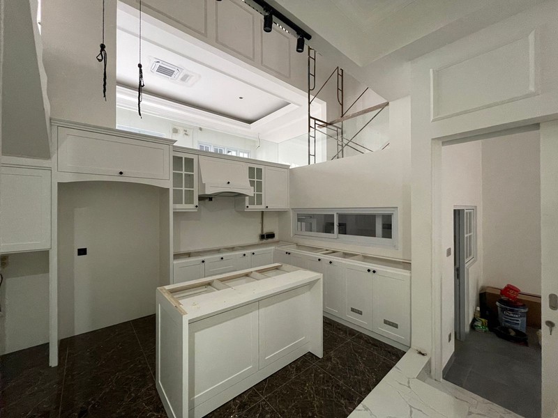 Rumah MEWAH Siap Huni dan Hunian Nyaman @Kebayoran Village