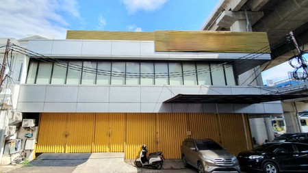 Ruko gandeng dan hoek di Boulevard Barat, Kelapa Gading. 12x20m2