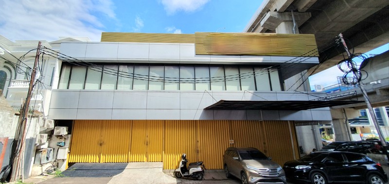 Ruko gandeng dan hoek di Boulevard Barat, Kelapa Gading. 12x20m2