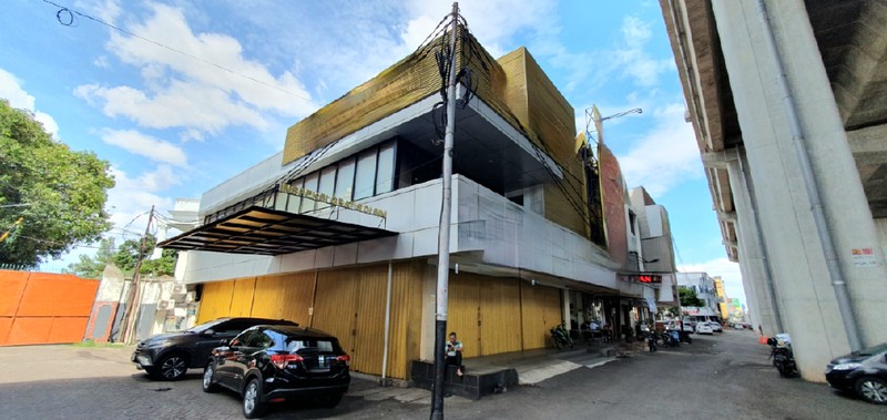 Ruko gandeng dan hoek di Boulevard Barat, Kelapa Gading. 12x20m2