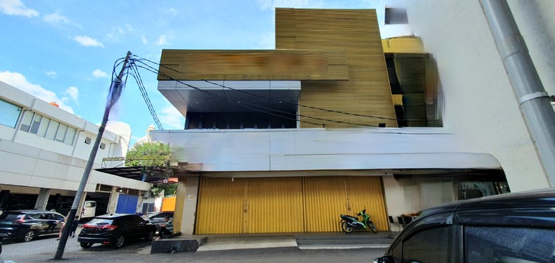 Ruko gandeng dan hoek di Boulevard Barat, Kelapa Gading. 12x20m2