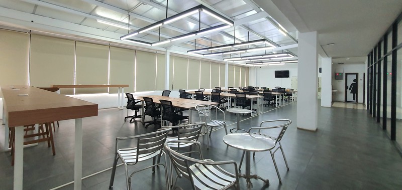 Ruko gandeng dan hoek di Boulevard Barat, Kelapa Gading. 12x20m2