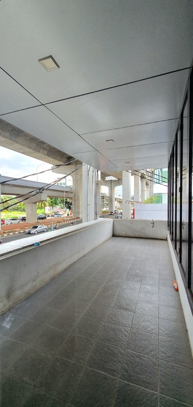 Ruko gandeng dan hoek di Boulevard Barat, Kelapa Gading. 12x20m2