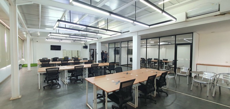 Ruko gandeng dan hoek di Boulevard Barat, Kelapa Gading. 12x20m2