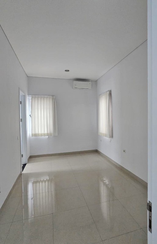 For rent open space house semi furnish at De Park De Maja BSD CITY