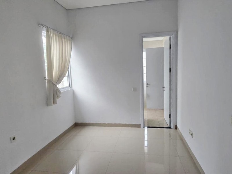 For rent open space house semi furnish at De Park De Maja BSD CITY
