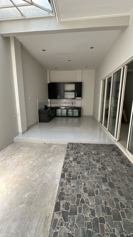 Disewa Rumah 2 Lantai Semi Furnished Siap Huni dengan KT 4+1 dan KM 3+1 Hunian Nyaman dan Asri @Bintaro, Sektor 7