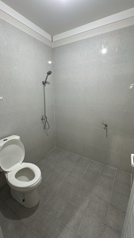 Disewa Rumah 2 Lantai Semi Furnished Siap Huni dengan KT 4+1 dan KM 3+1 Hunian Nyaman dan Asri @Bintaro, Sektor 7