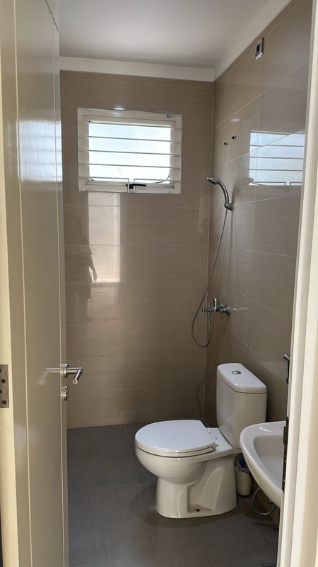 Disewa Rumah 2 Lantai Semi Furnished Siap Huni dengan KT 4+1 dan KM 3+1 Hunian Nyaman dan Asri @Bintaro, Sektor 7