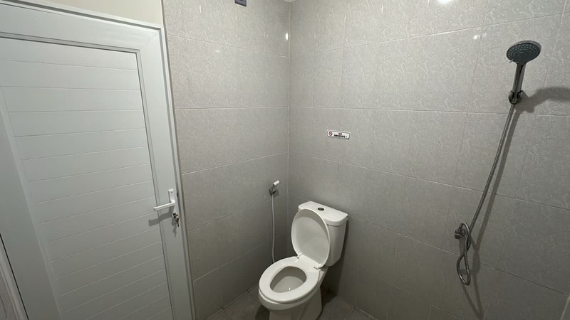 Disewa Rumah 2 Lantai Semi Furnished Siap Huni dengan KT 4+1 dan KM 3+1 Hunian Nyaman dan Asri @Bintaro, Sektor 7