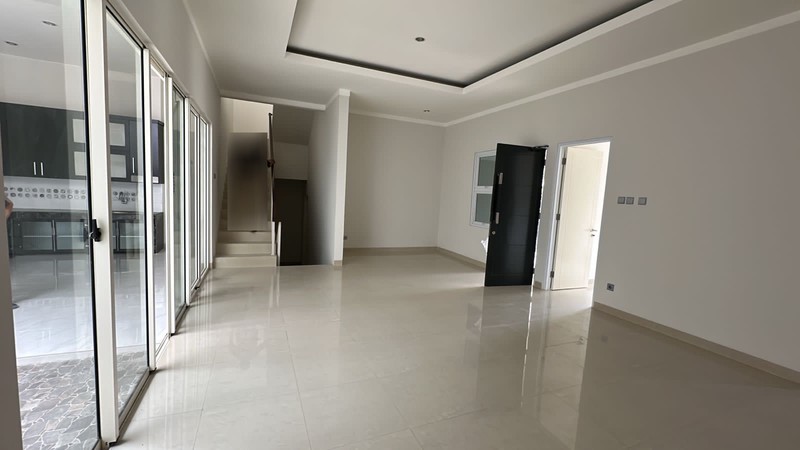 Disewa Rumah 2 Lantai Semi Furnished Siap Huni dengan KT 4+1 dan KM 3+1 Hunian Nyaman dan Asri @Bintaro, Sektor 7